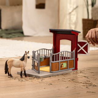 Mustang kobila u boksu Schleich 42724 