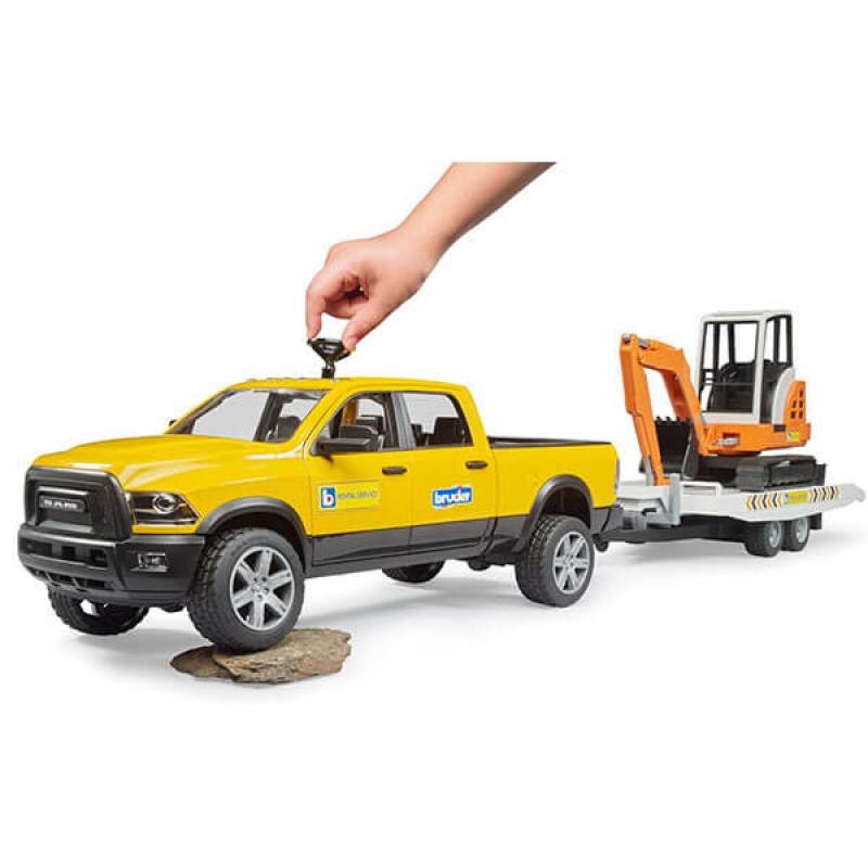 Džip RAM 2500 sa prikolicom i Rovokopačem 025465 