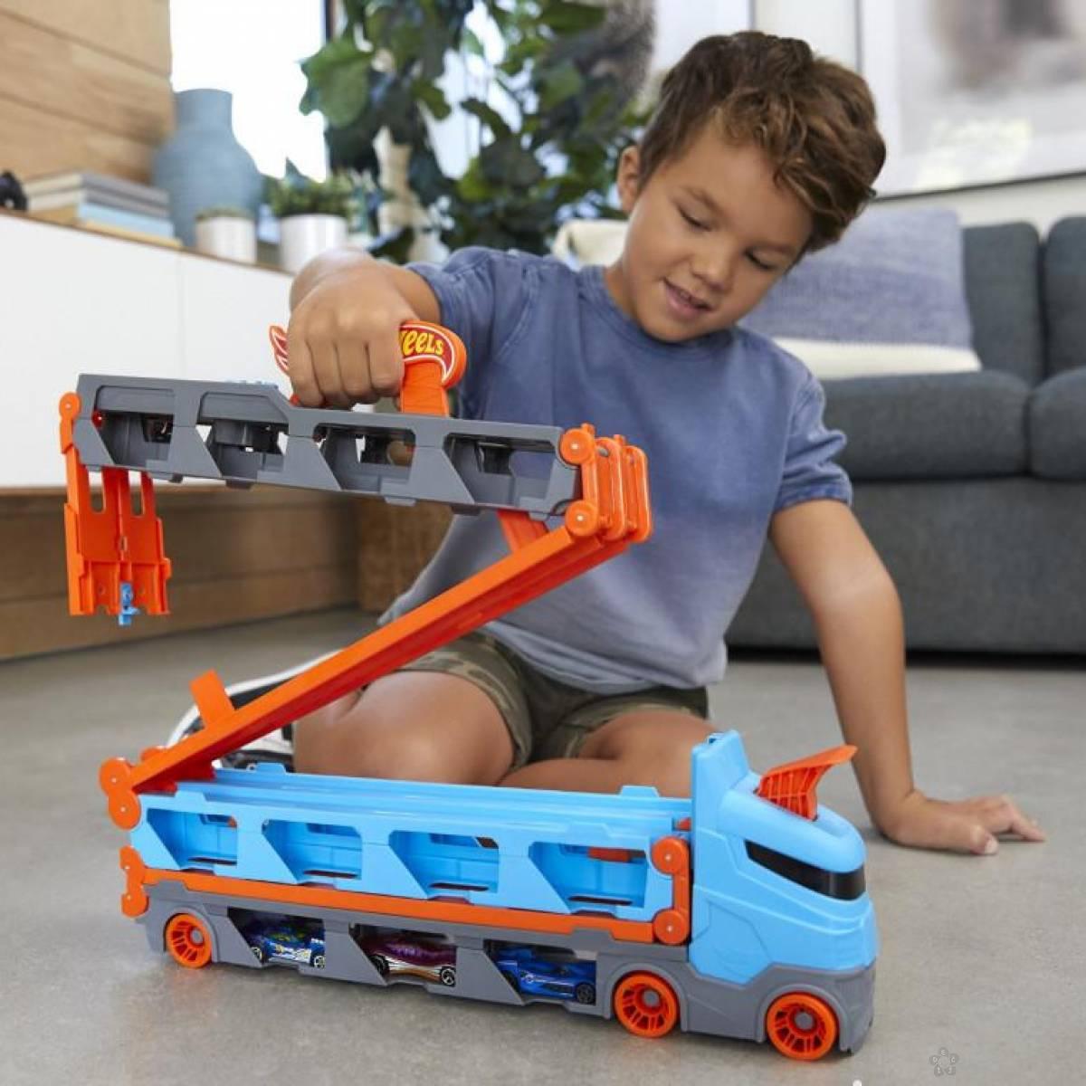 Hot Wheels mega transporter sa stazom GVG37 