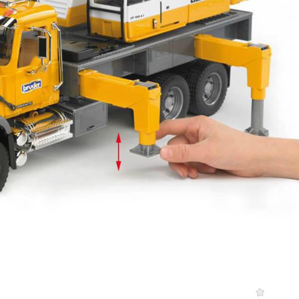 Kamion MACK sa kranom Liebherr Bruder 028183 
