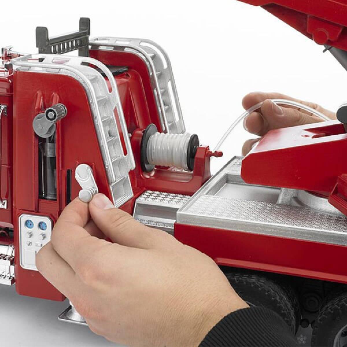 Vatrogasni kamion Mack Bruder 028213 