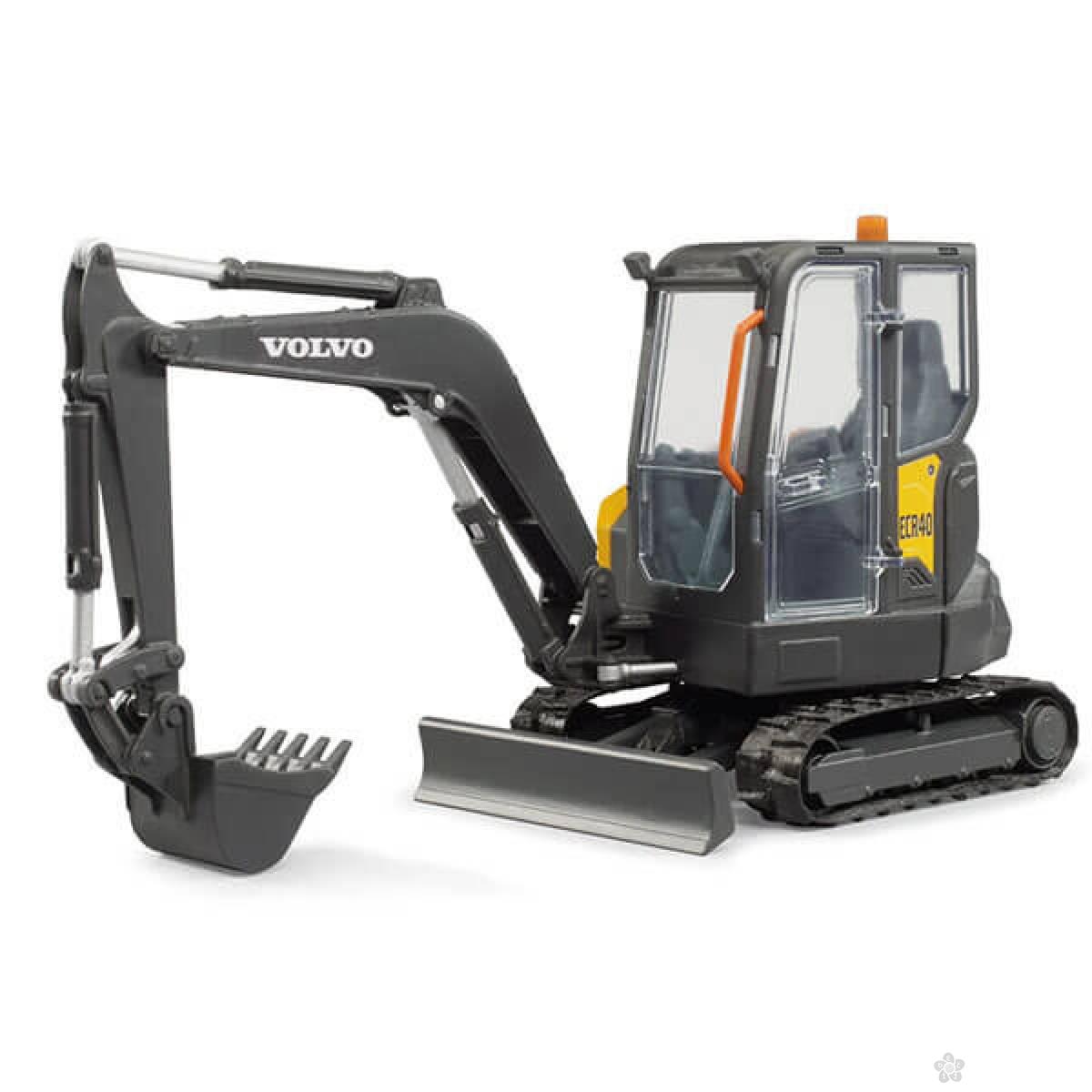 Bruder New Volvo Compact Excavator ECR40 024659 