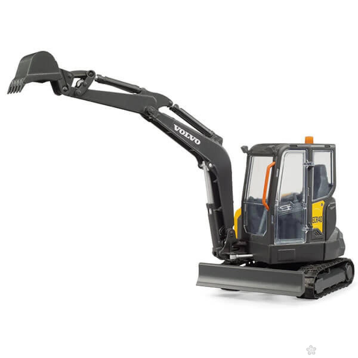 Bruder New Volvo Compact Excavator ECR40 024659 